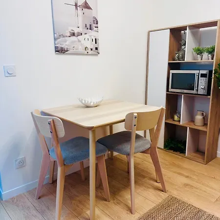 Un En Centre , A 2 Pas Du Chateau De Cotterets *